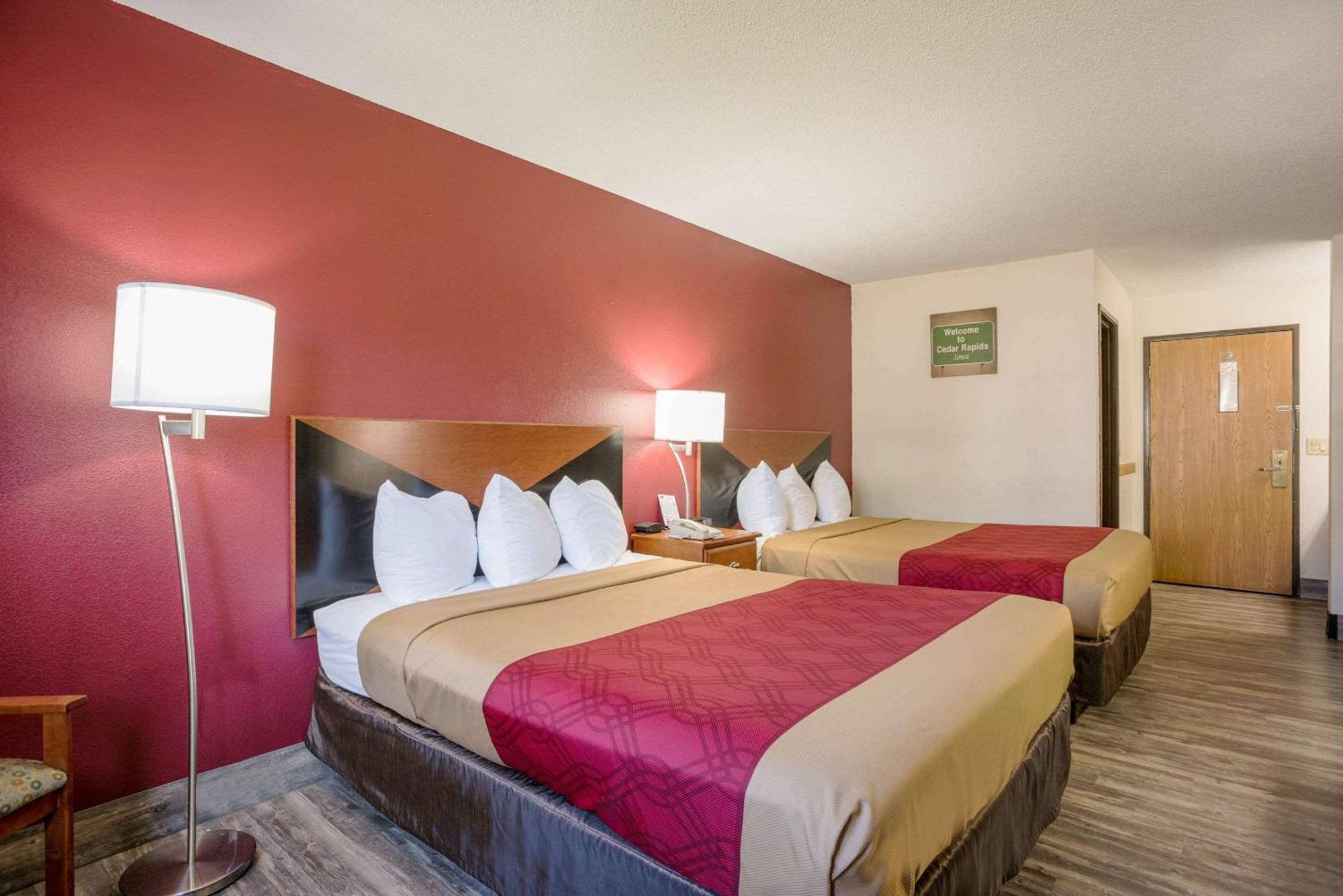 Econo Lodge Cedar Rapids Exterior photo