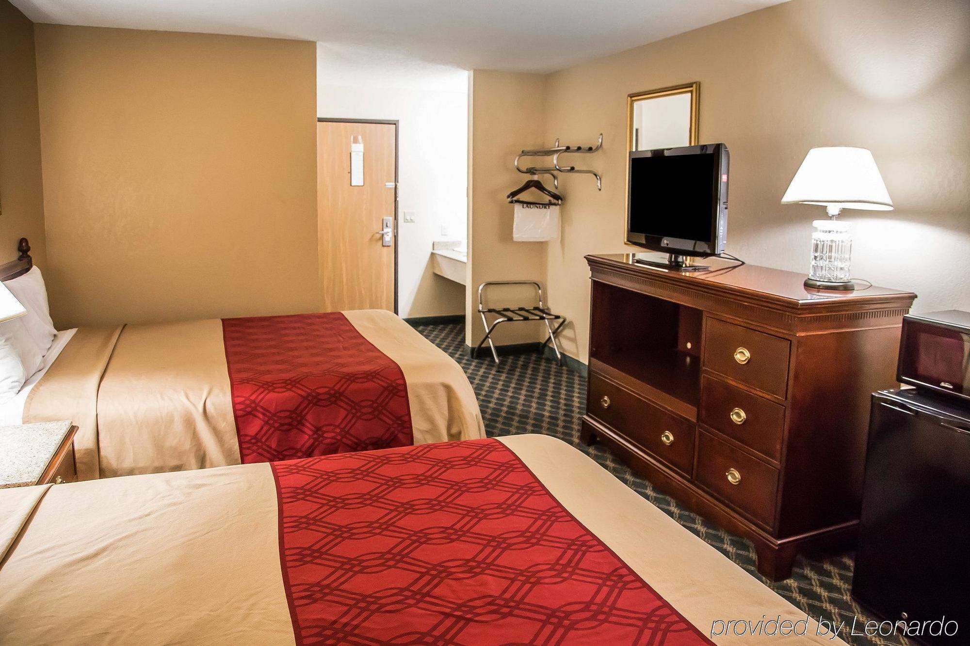 Econo Lodge Cedar Rapids Exterior photo